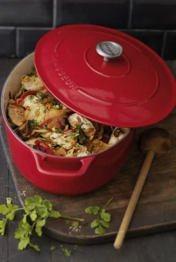 Cocotte Mijoteuse fonte ovale rouge Le Chasseur Invicta